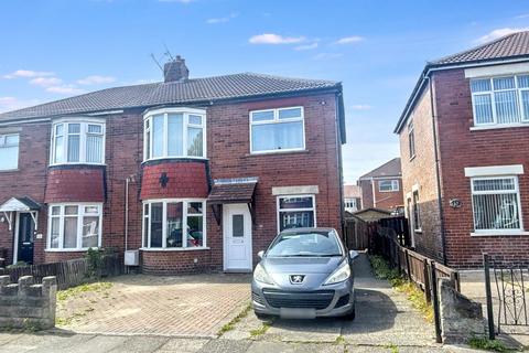 2 bed property, in Redcar Road, £60,000