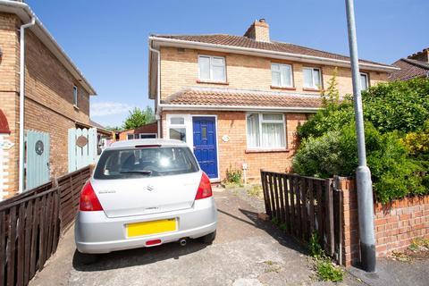 2 bed property, in Roman Road, £200,000