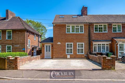 4 bed property, in Castlecombe Road, £600,000