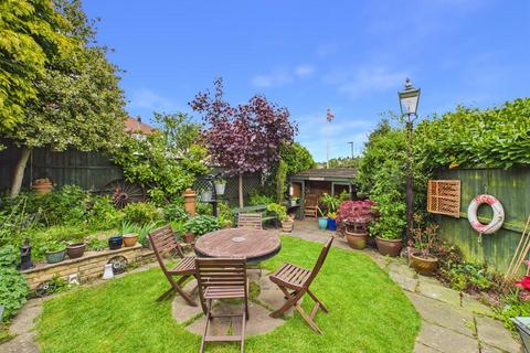 2 bed property, in Furniss Avenue, £600,000