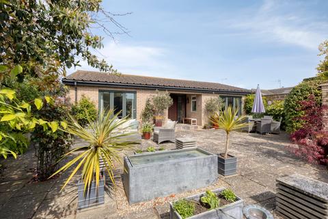 3 bed property, in Detached Spacious Bungalow in Old Hunstanton, £825,000