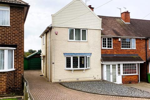 2 bed property, in Tyndale Crescent, £220,000