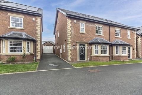4 bed property, in Westfield Court, £360,000