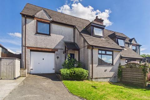 3 bed property, in Lutyens Fold, £250,000