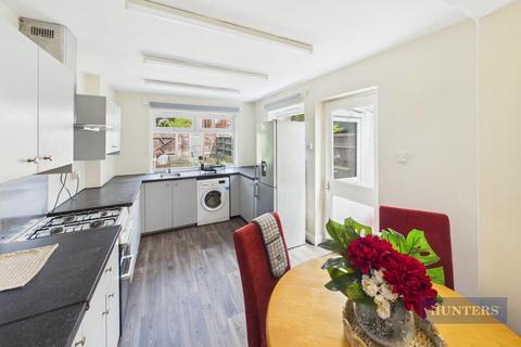 3 bed property, in Milton Road, £270,000
