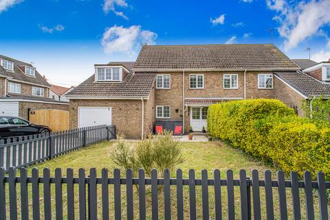 5 bed property, in Denmark Rise, £325,000