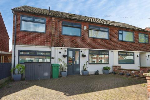 5 bed property, in Gresty Avenue, £525,000