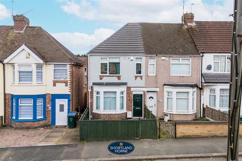 2 bed property, in Elgar Road, £185,000