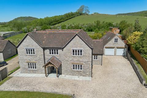 5 bed property, in Littleton, £950,000