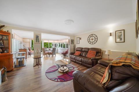 2 bed property, in The Sigers, £649,950
