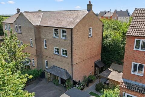 3 bed property, in The Pits, £425,000