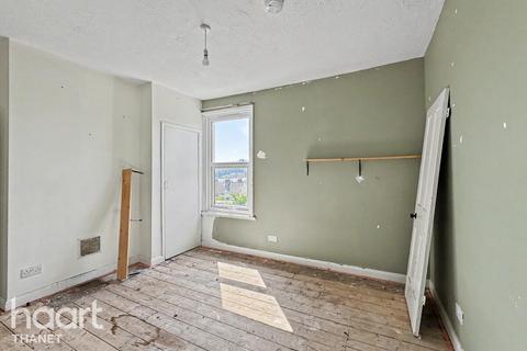 3 bed property, in Edred Road, £180,000