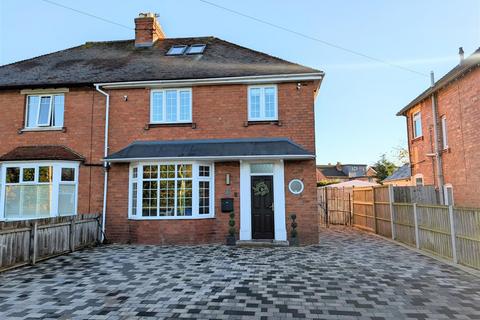 5 bed property, in 18 Belvidere Road, £450,000