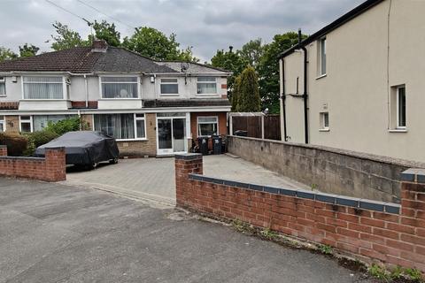 3 bed property, in Redthorn Grove, £320,000