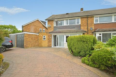 4 bed property, in Foxcroft, £925,000