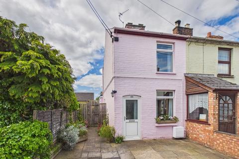 2 bed property, in Tudor Street, £225,000