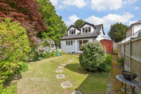 3 bed property, in Sandwich Road, £400,000