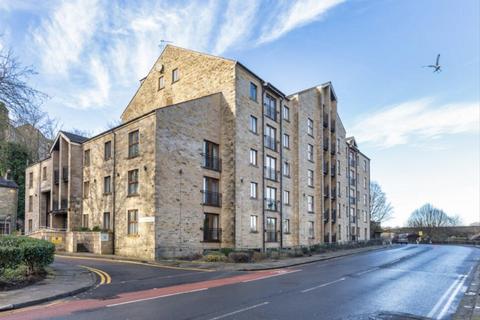 1 bed property, in Damside Street, £105,000