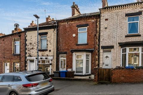 4 bed property, in 19 Commercial Street, £115,000