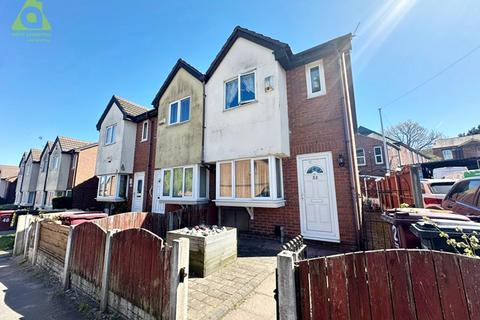 2 bed property, in Peel Street, £140,000