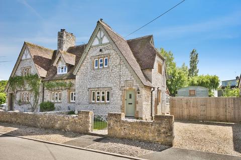2 bed property, in Muchelney, £375,000