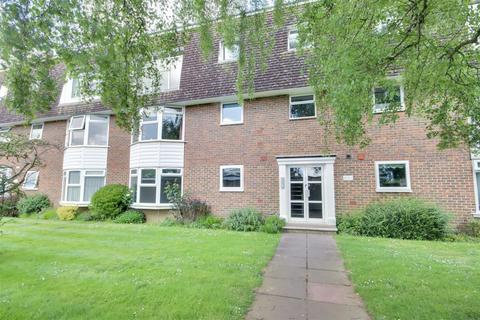 2 bed property, in Greystone Avenue, £135,000