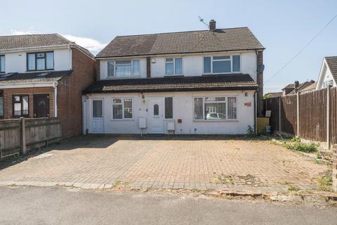 5 bed property, in Grasmere Avenue, £725,000