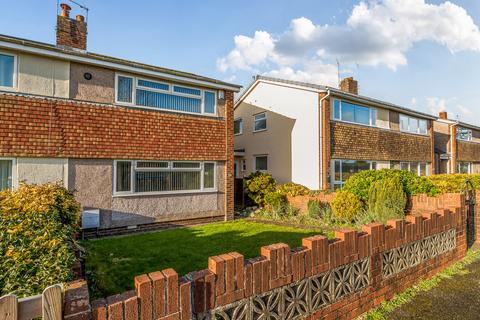 3 bed property, in Roundways, £350,000