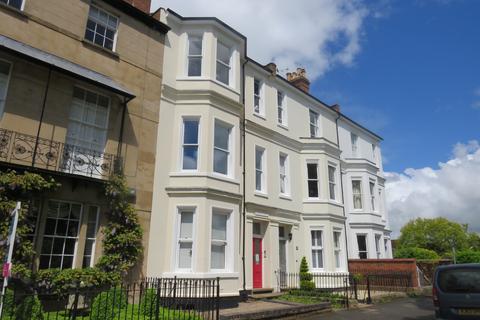 1 bed property, in Newbold Terrace East, £220,000