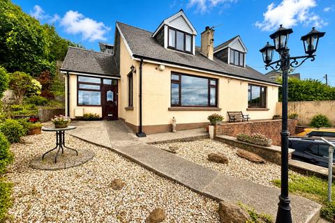 4 bed property, in Retreat Road, £450,000