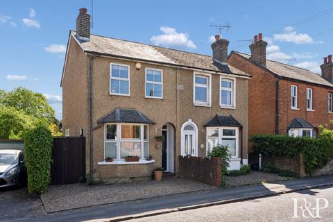 3 bed property, in Gore Road, £500,000