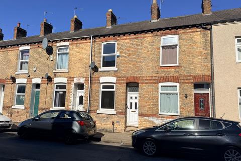 2 bed property, in Lincoln Street, £200,000