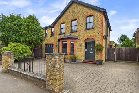 4 bed property, in Hersham Road, £1,325,000