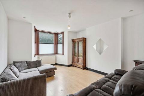 1 bed property, in Surrey Square, £320,000