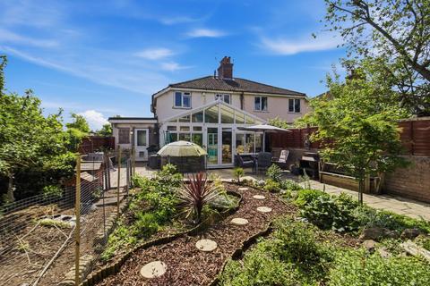 3 bed property, in Church Road, £250,000