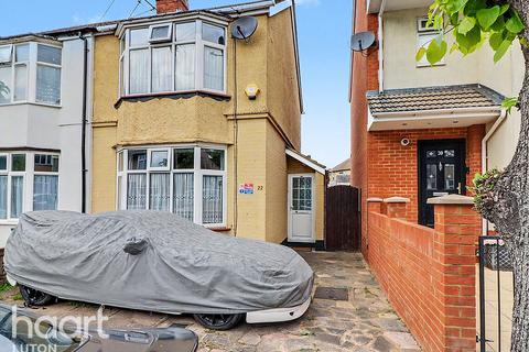 2 bed property, in Churchill Road, £300,000