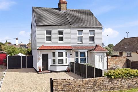 2 bed property, in High Street, £375,000
