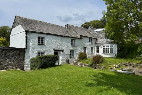 4 bed property, in Lanhainsworth, £395,000
