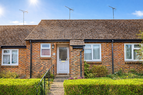 1 bed property, in The Close, £300,000
