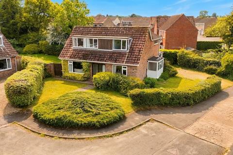 4 bed property, in Forge Orchards, £425,000