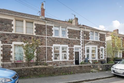 5 bed property, in Grove Park Terrace, £450,000