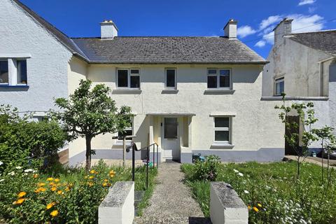 3 bed property, in Tomouth Crescent, £235,000