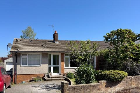 2 bed property, in Laburnum Way, £395,000