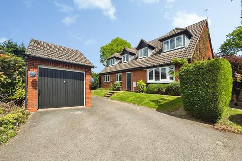 4 bed property, in Jill Avenue, £600,000