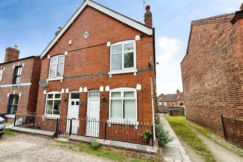 2 bed property, in Vicarage Road, £145,000