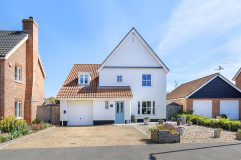 4 bed property, in Beckers View, £485,000