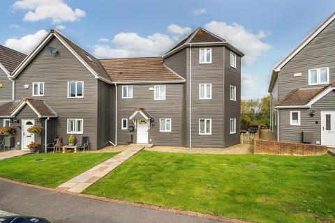 4 bed property, in Royal Wootton Bassett, £200,000