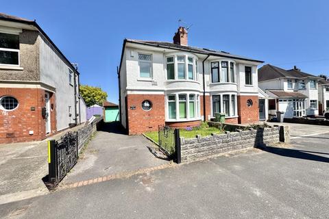 3 bed property, in Ash Grove, £350,000
