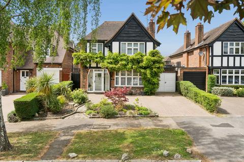 4 bed property, in Towers Road, £1,225,000