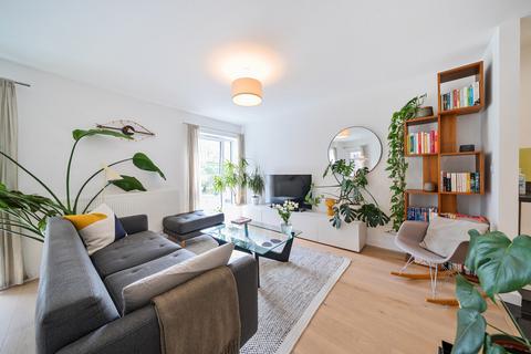 1 bed property, in Mullins Place, £400,000